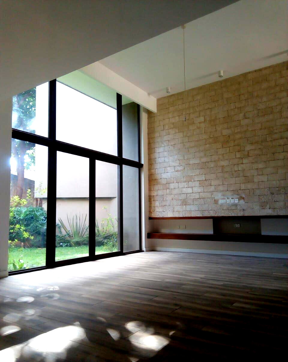Spacious 4BR Townhouse with Backyard & Ample Parking - Lavington