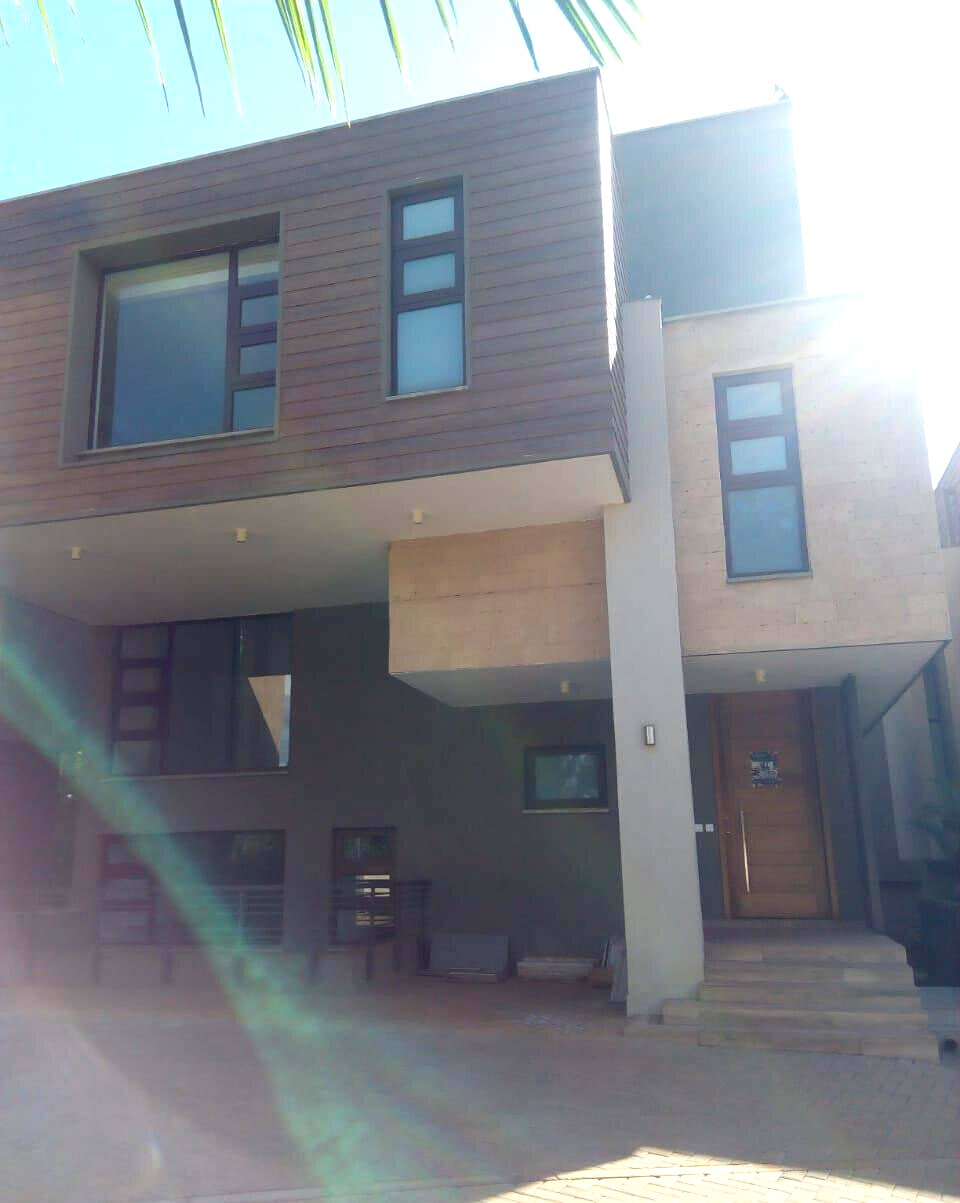 Spacious 4BR Townhouse with Backyard & Ample Parking - Lavington