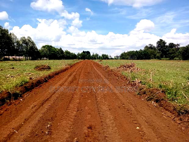 1/4 Plots Annex With Titles