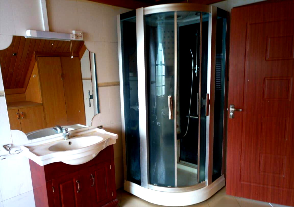 4BR Townhouse on Half-Acre with Garden & Open Kitchen - Runda Mumwe