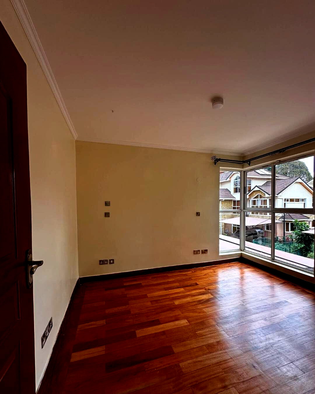 5-Ensuite Family Home with Fireplace & Garden - Lavington