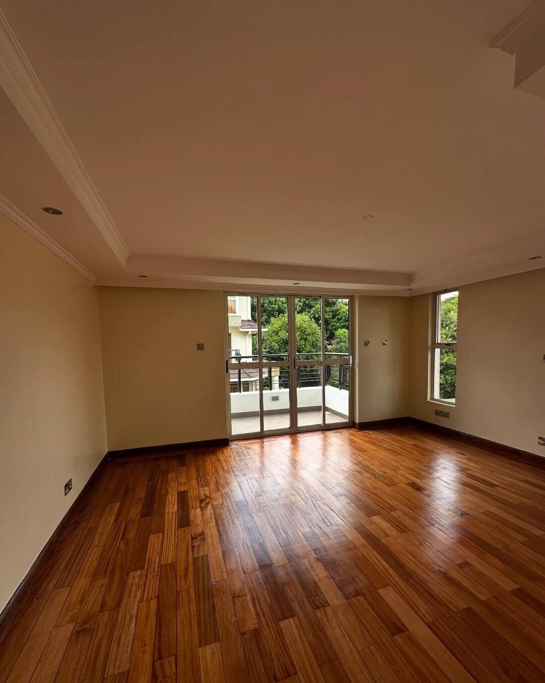5-Ensuite Family Home with Fireplace & Garden - Lavington