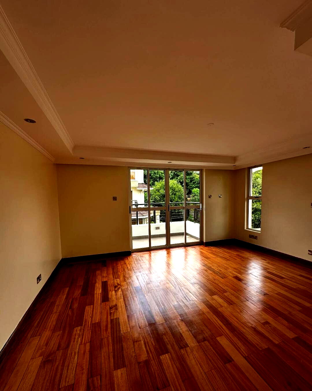 5-Ensuite Family Home with Fireplace & Garden - Lavington