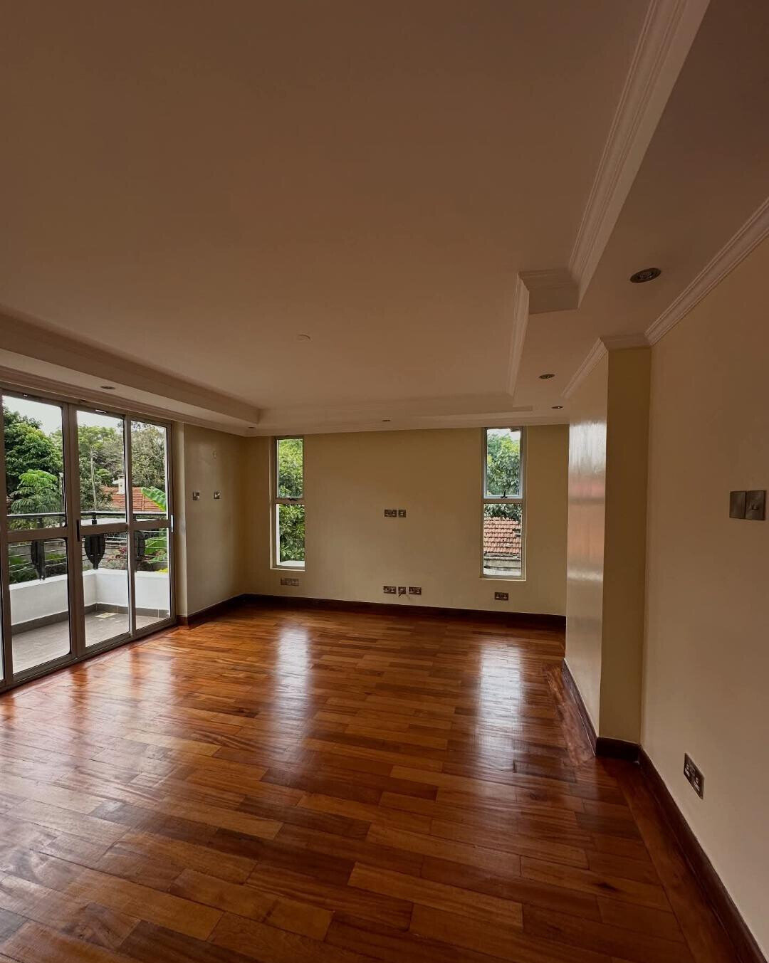 5-Ensuite Family Home with Fireplace & Garden - Lavington