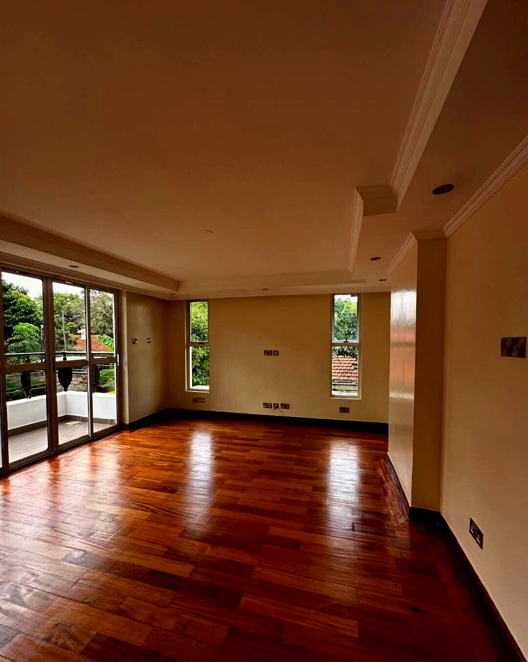 5-Ensuite Family Home with Fireplace & Garden - Lavington
