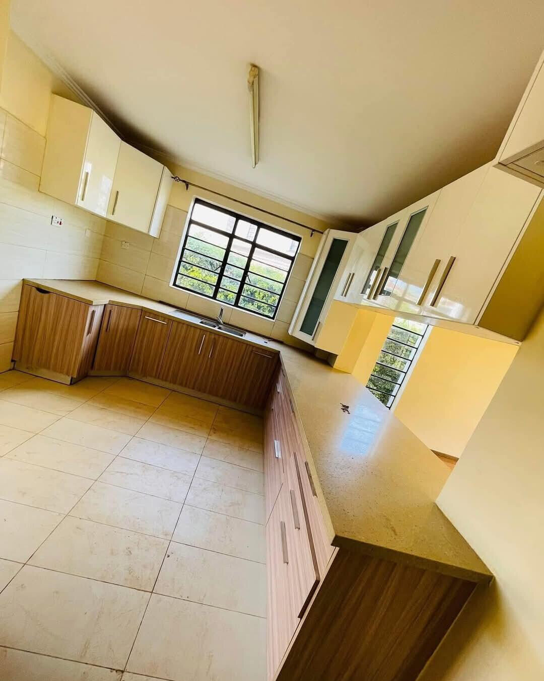 4BR All-Ensuite Townhouse with Heated Pool & Clubhouse - Runda