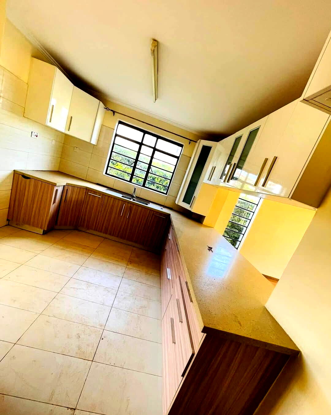 4BR All-Ensuite Townhouse with Heated Pool & Clubhouse - Runda