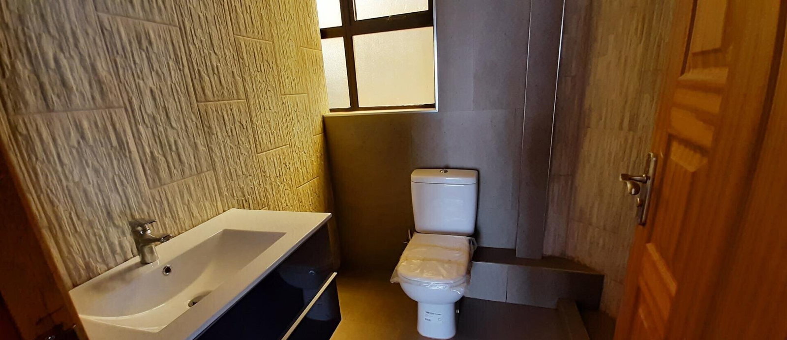 5-Ensuite Townhouse with Fireplace & DSQ - Lower Kabete