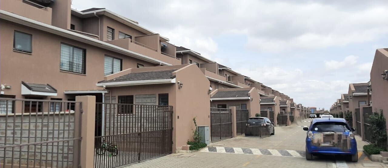 5-Bedroom Townhouse with DSQ & Private Garden - Syokimau