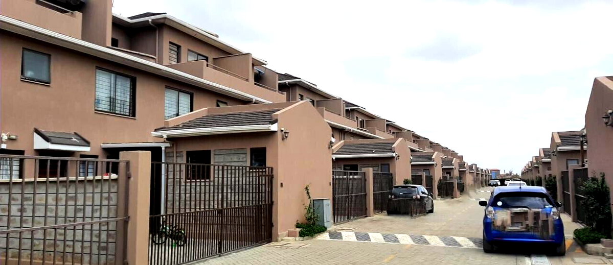 5-Bedroom Townhouse with DSQ & Private Garden - Syokimau