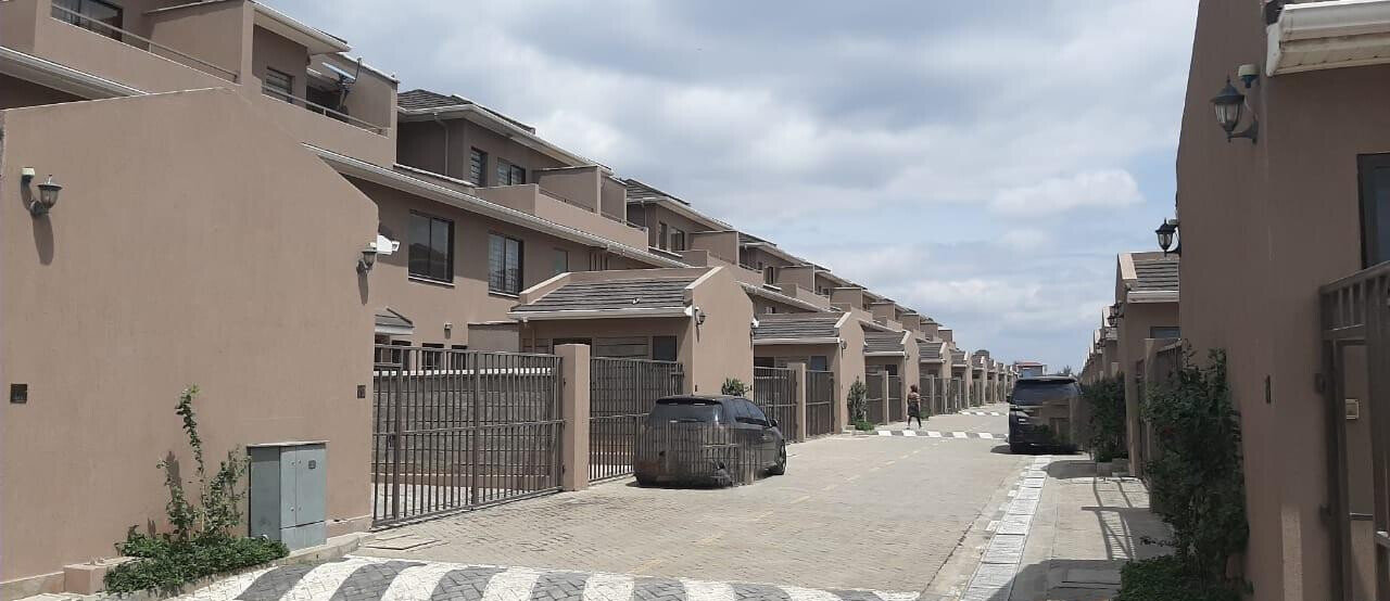 5-Bedroom Townhouse with DSQ & Private Garden - Syokimau