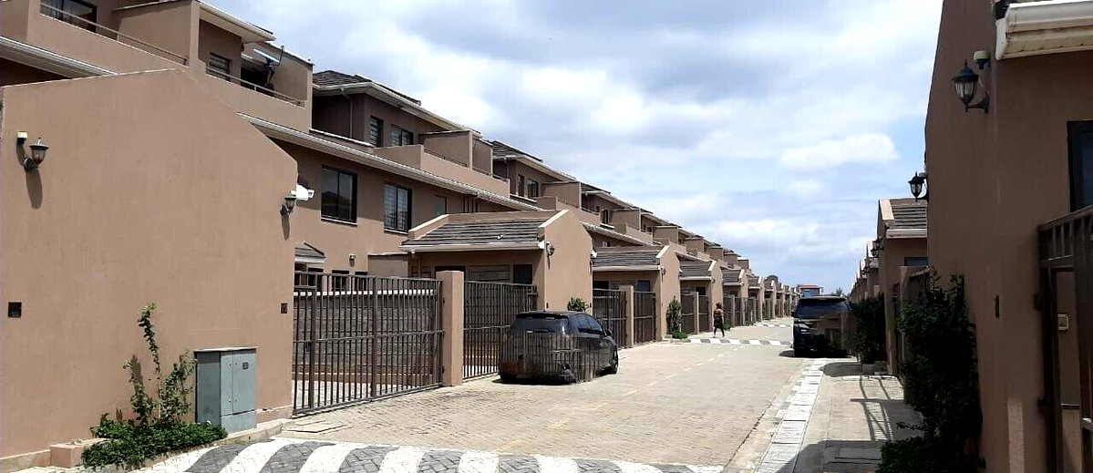 5-Bedroom Townhouse with DSQ & Private Garden - Syokimau