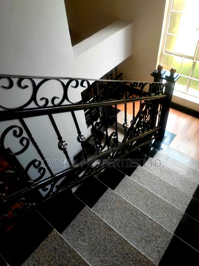 3bdrm Maisonette in Clay City Estate for sale - Image 5