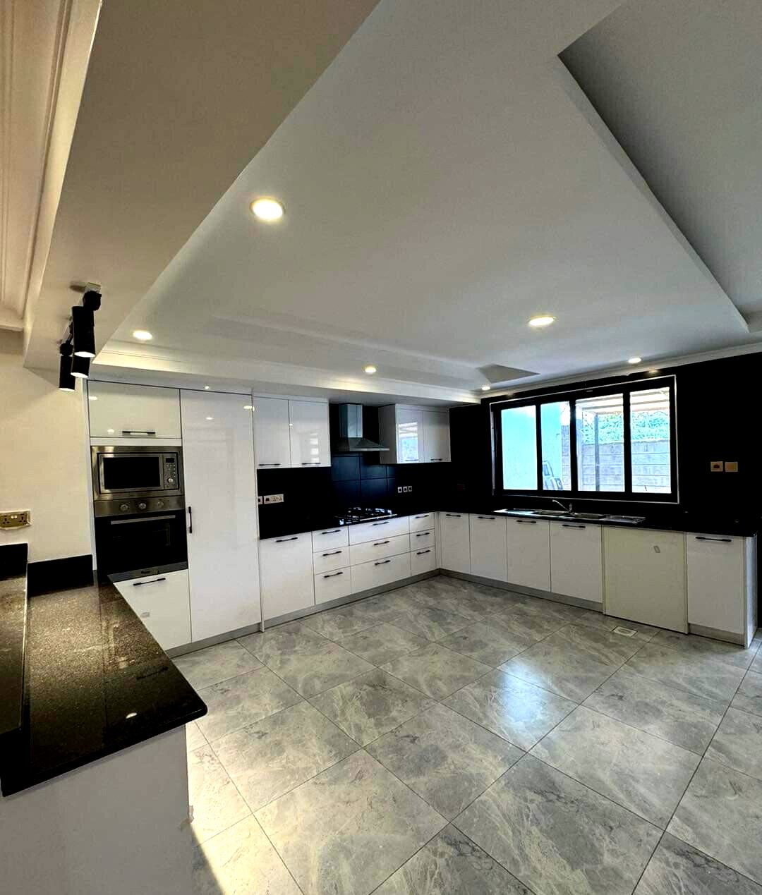 6BR All-Ensuite Townhouse with DSQ & Mature Garden - Kiambu Road