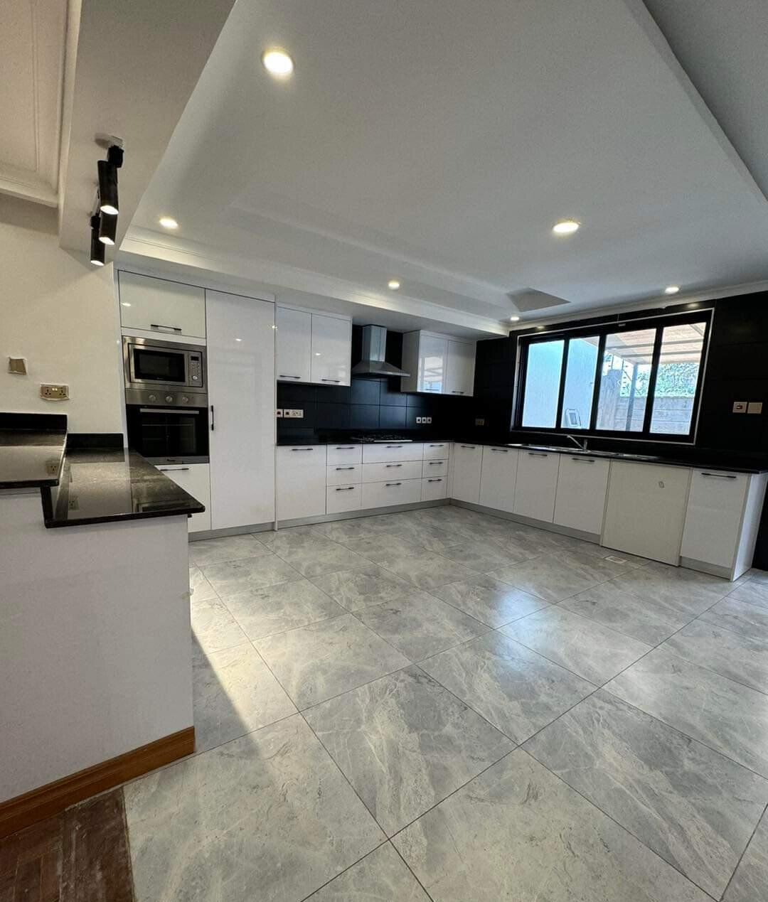 6BR All-Ensuite Townhouse with DSQ & Mature Garden - Kiambu Road