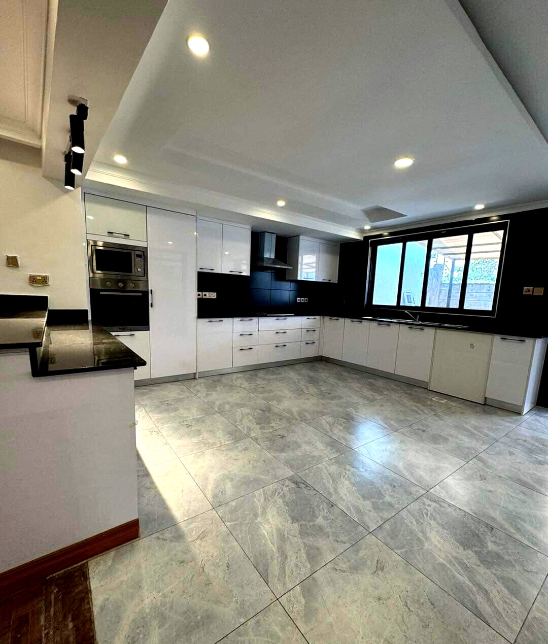 6BR All-Ensuite Townhouse with DSQ & Mature Garden - Kiambu Road