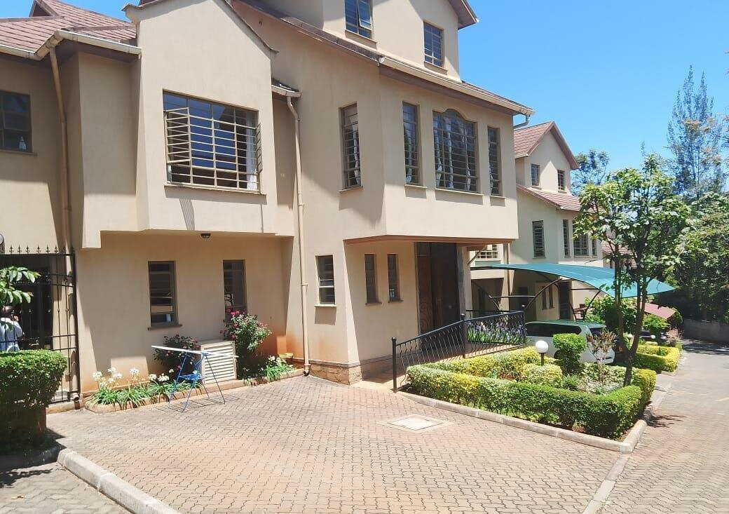 5-Ensuite Townhouse with Sunken Living Room - Westlands