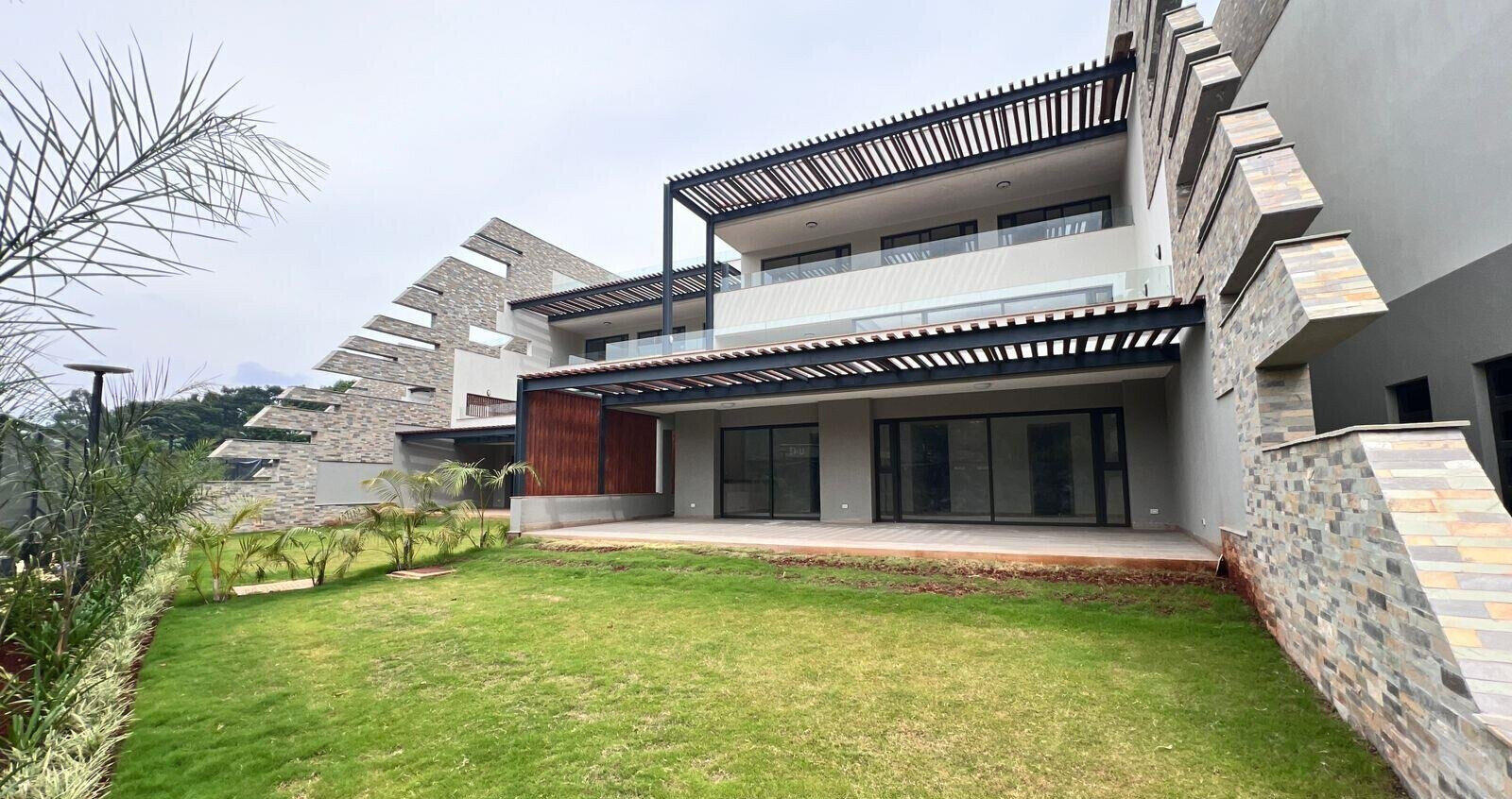 5-Bed Villa with Clubhouse Pool & Gym - Lower Kabete