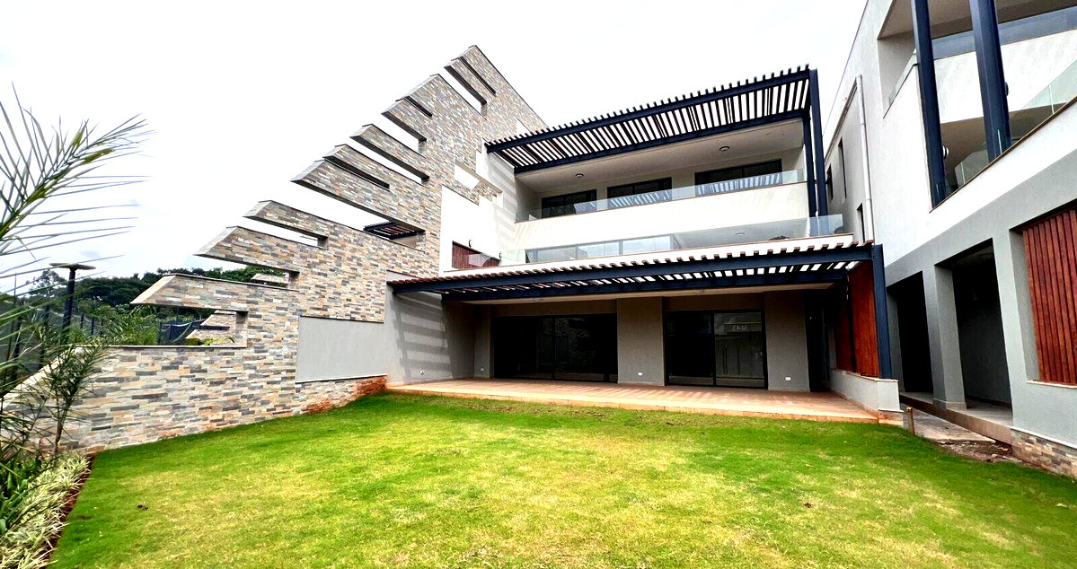 5-Bed Villa with Clubhouse Pool & Gym - Lower Kabete