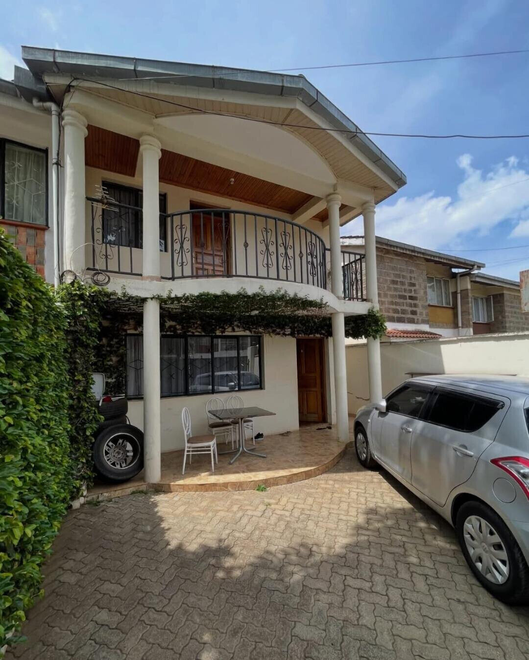 4BR Townhouse with DSQ & Closed Kitchen - Lavington Gated
