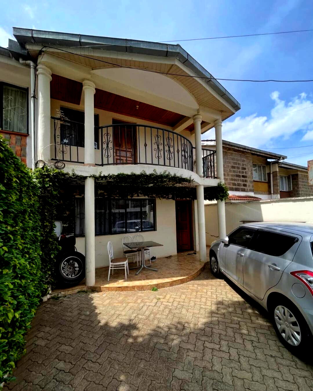 4BR Townhouse with DSQ & Closed Kitchen - Lavington Gated