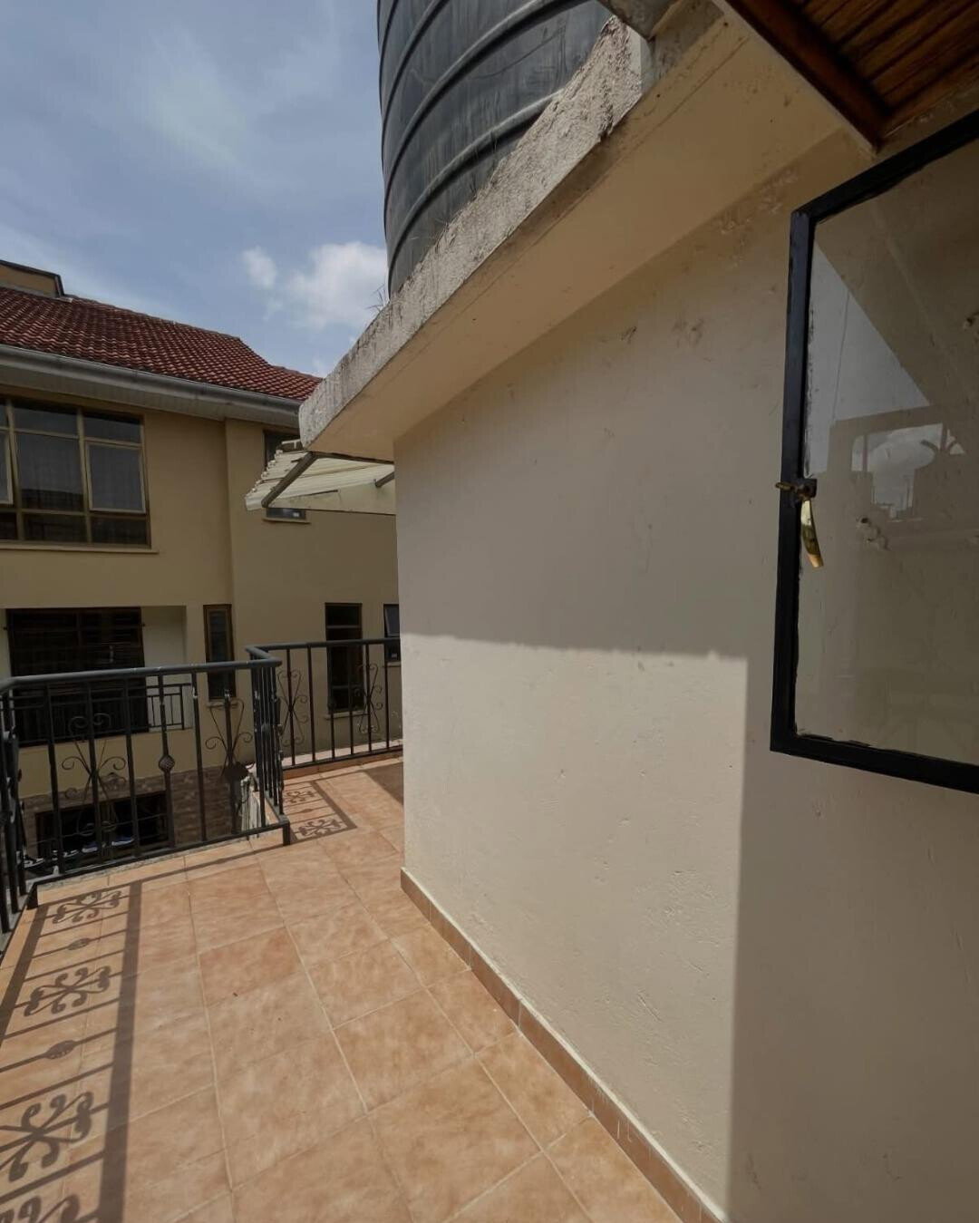 4BR Townhouse with DSQ & Closed Kitchen - Lavington Gated