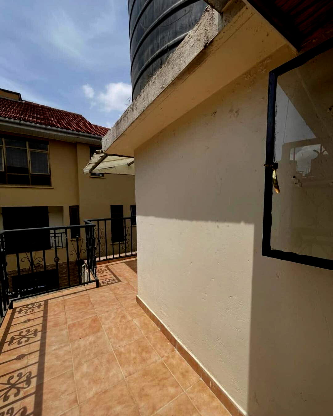 4BR Townhouse with DSQ & Closed Kitchen - Lavington Gated