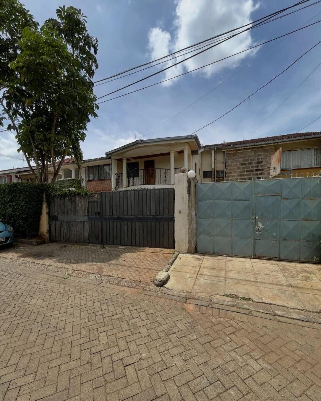 4BR Townhouse with DSQ & Closed Kitchen - Lavington Gated