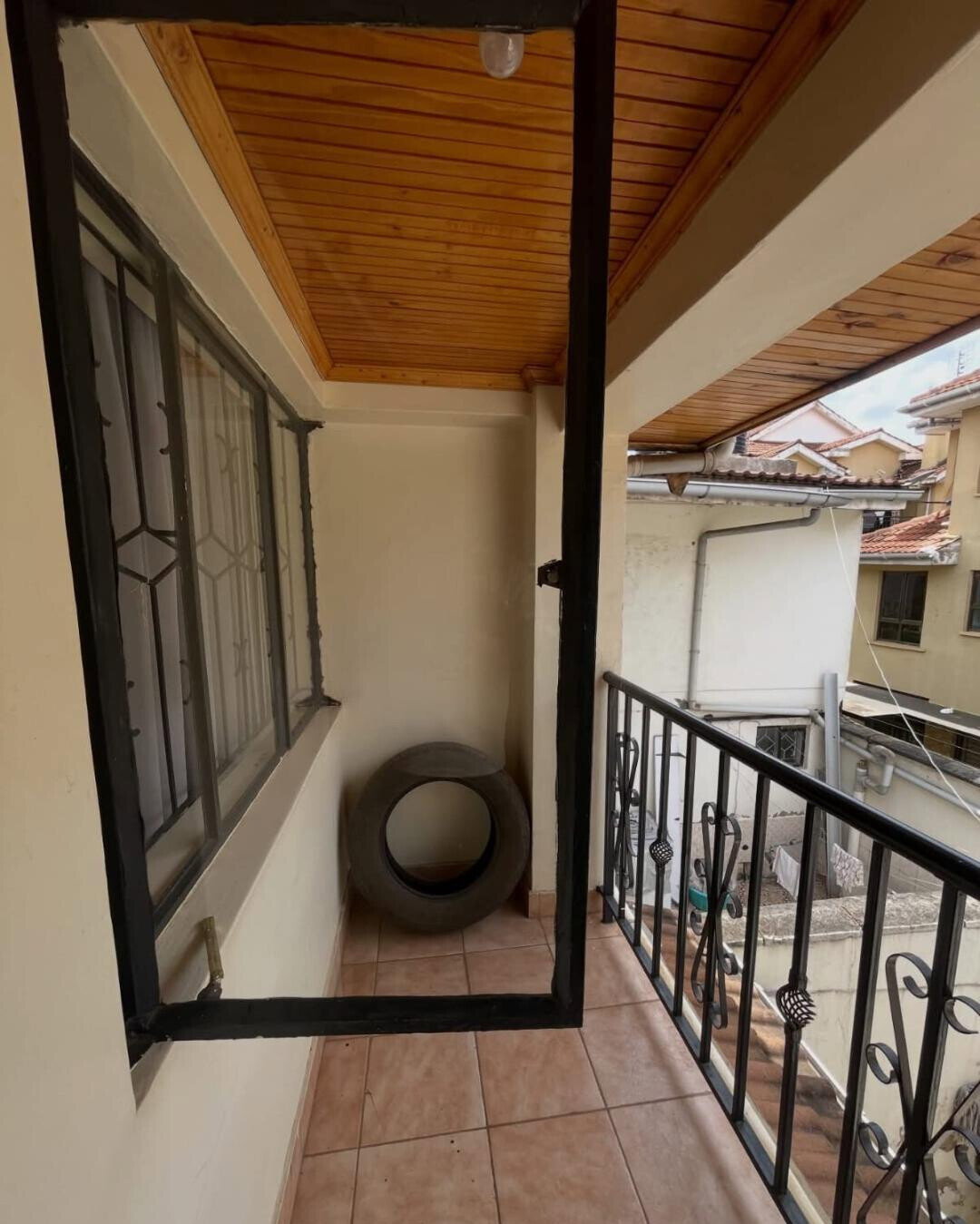 4BR Townhouse with DSQ & Closed Kitchen - Lavington Gated
