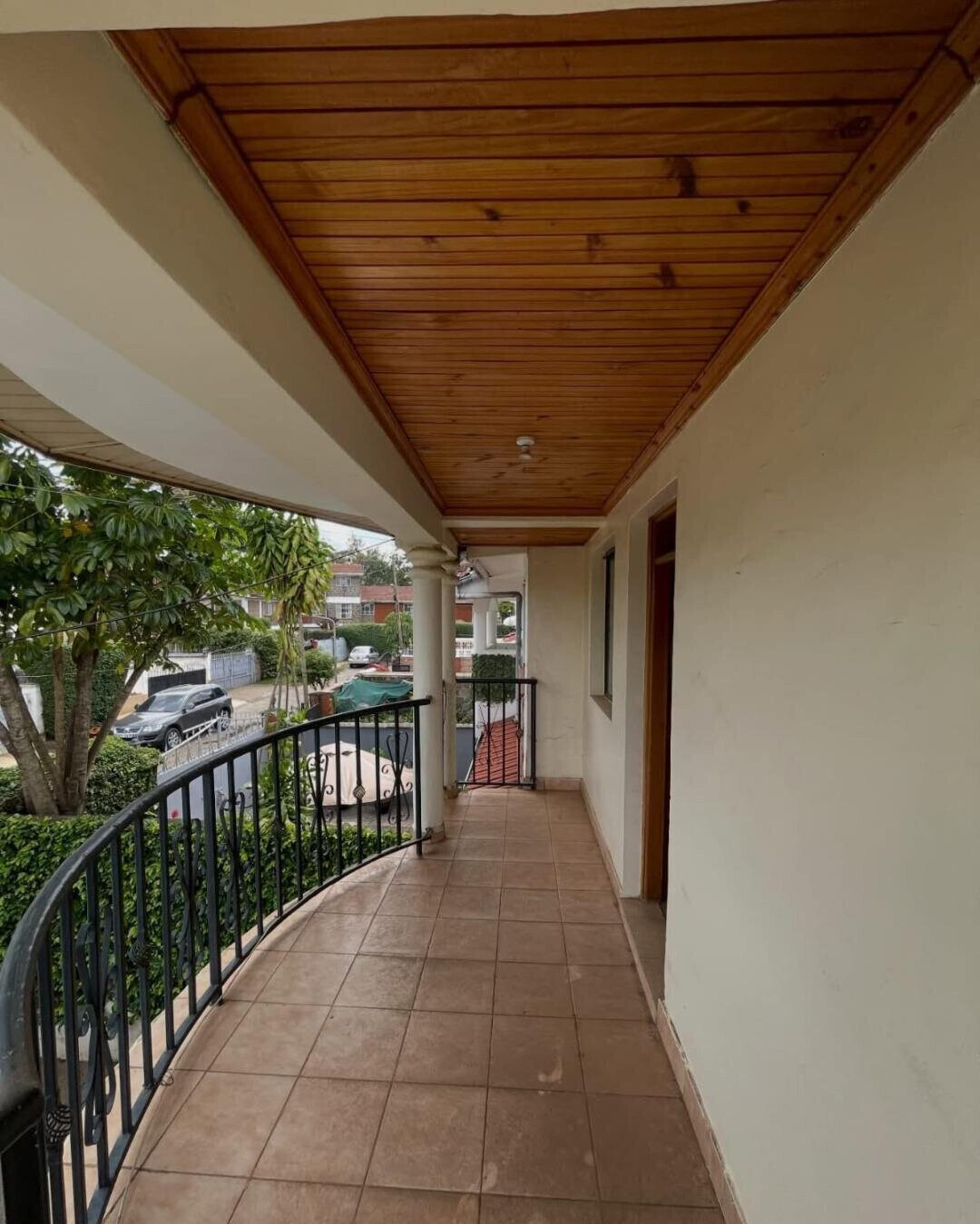 4BR Townhouse with DSQ & Closed Kitchen - Lavington Gated