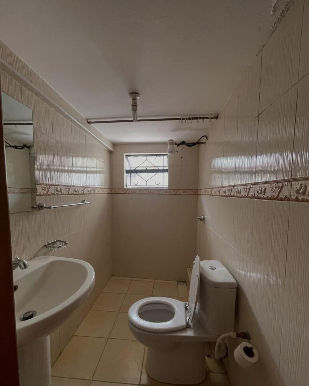 4BR Townhouse with DSQ & Closed Kitchen - Lavington Gated