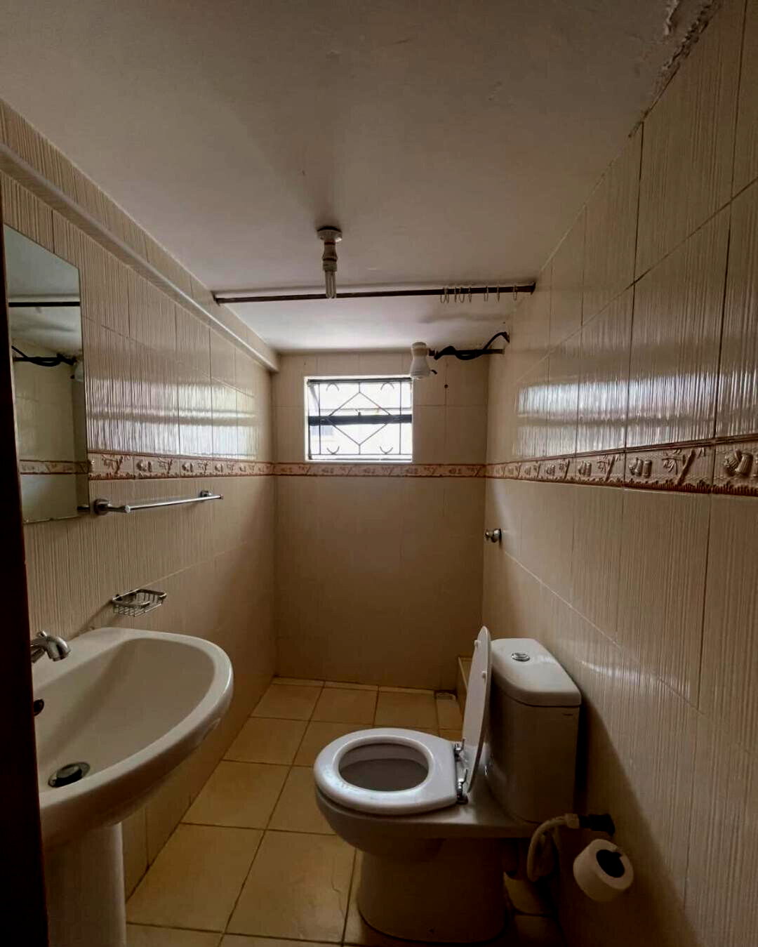 4BR Townhouse with DSQ & Closed Kitchen - Lavington Gated