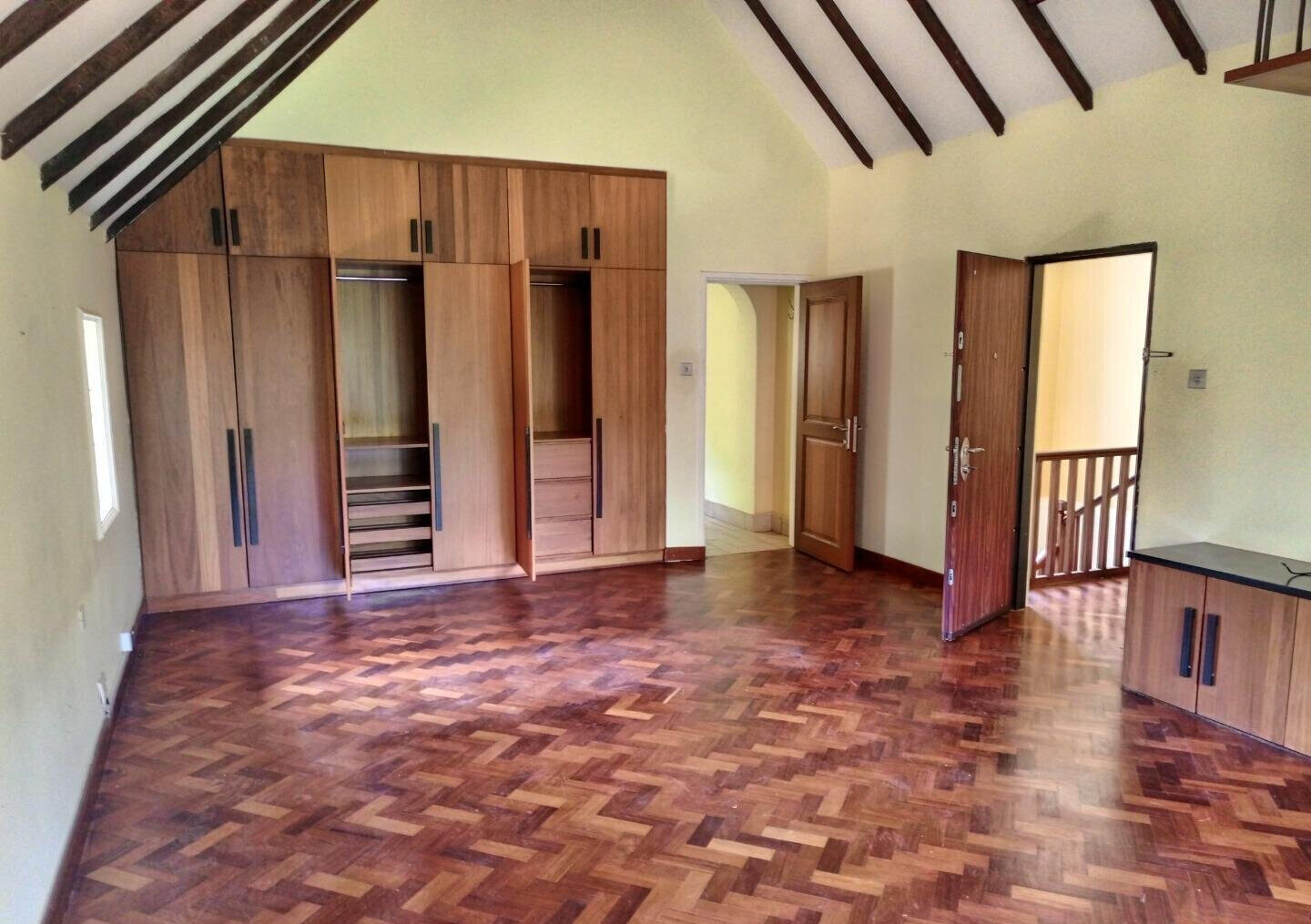 Half Acre 4BR Haven for KSh 580K