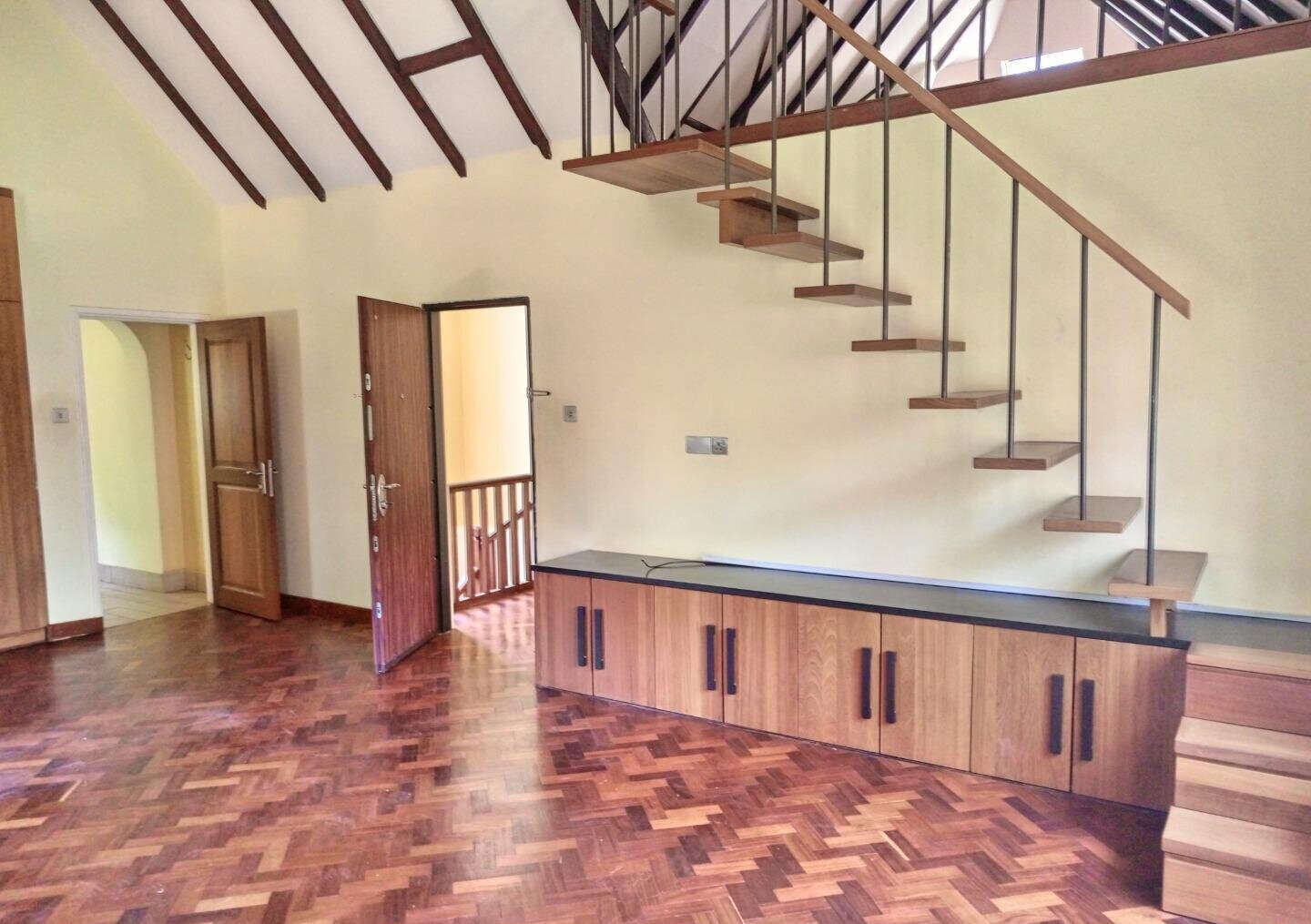 Half Acre 4BR Haven for KSh 580K