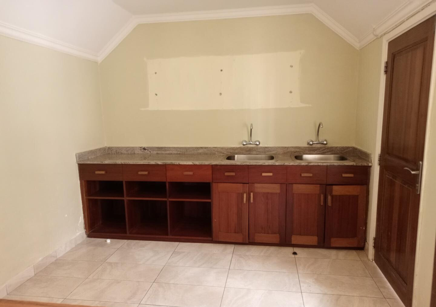 Half Acre 4BR Haven for KSh 580K