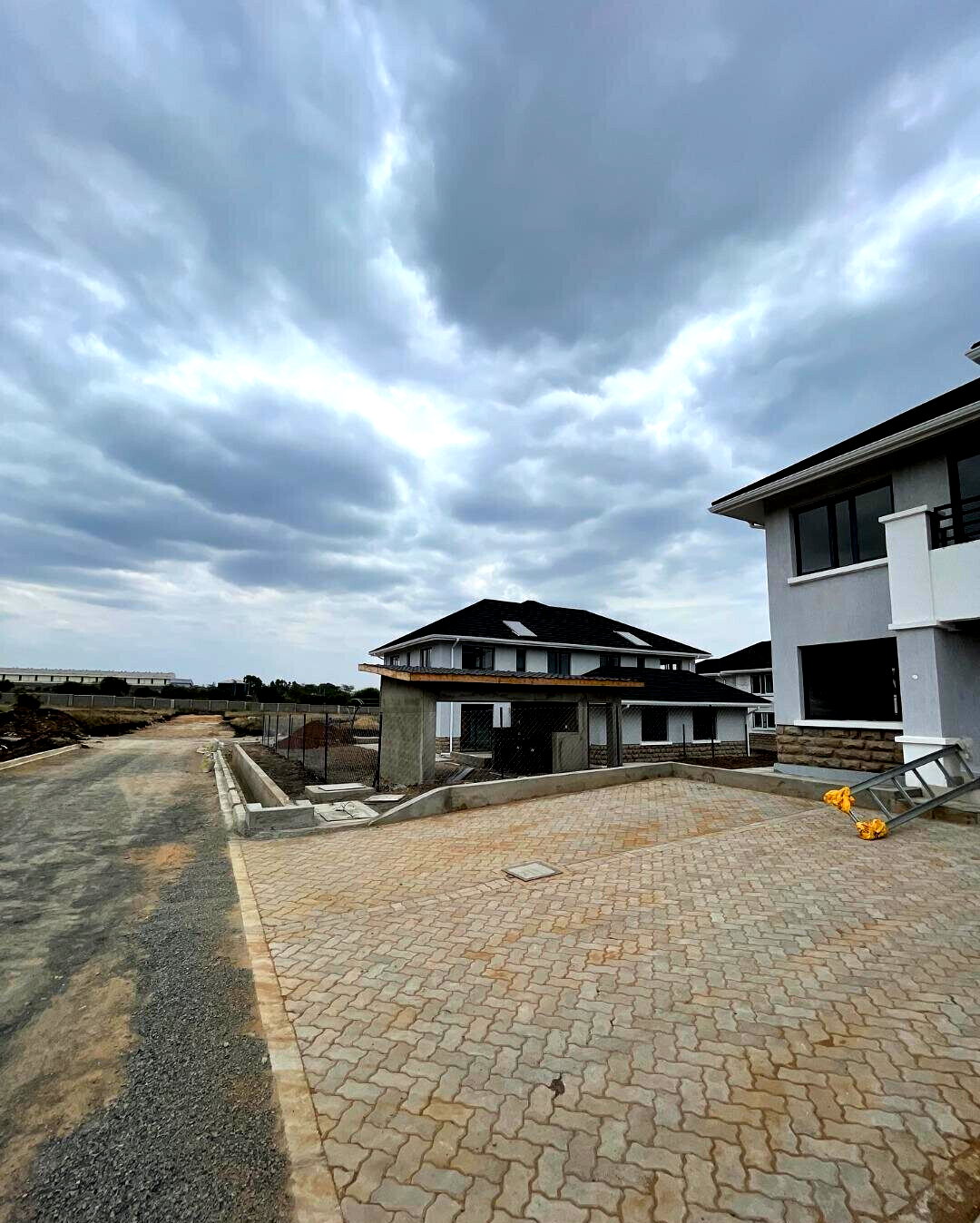 3BR Semi-Detached Maisonette with Private Garden & DSQ - Lukenya
