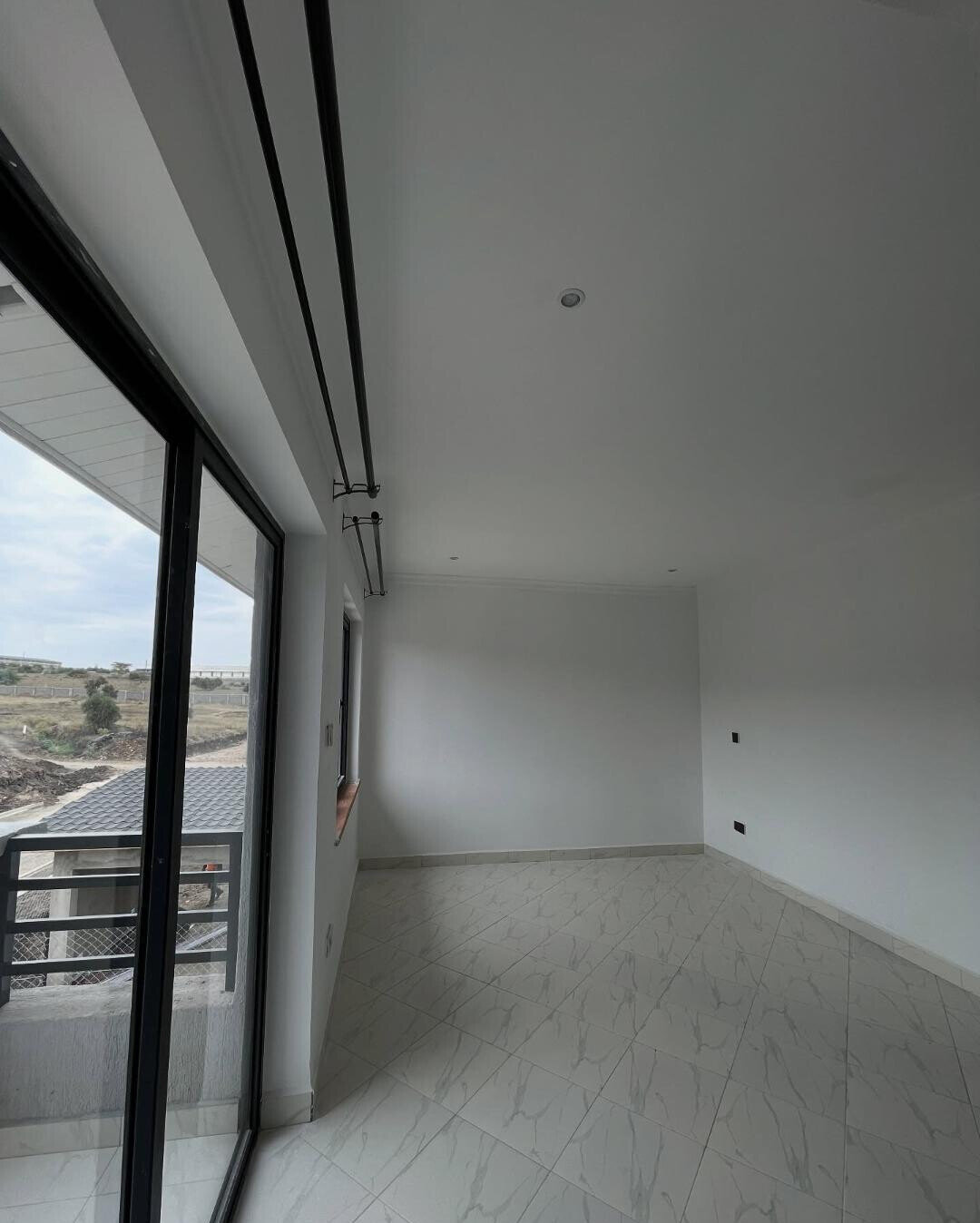 3BR Semi-Detached Maisonette with Private Garden & DSQ - Lukenya