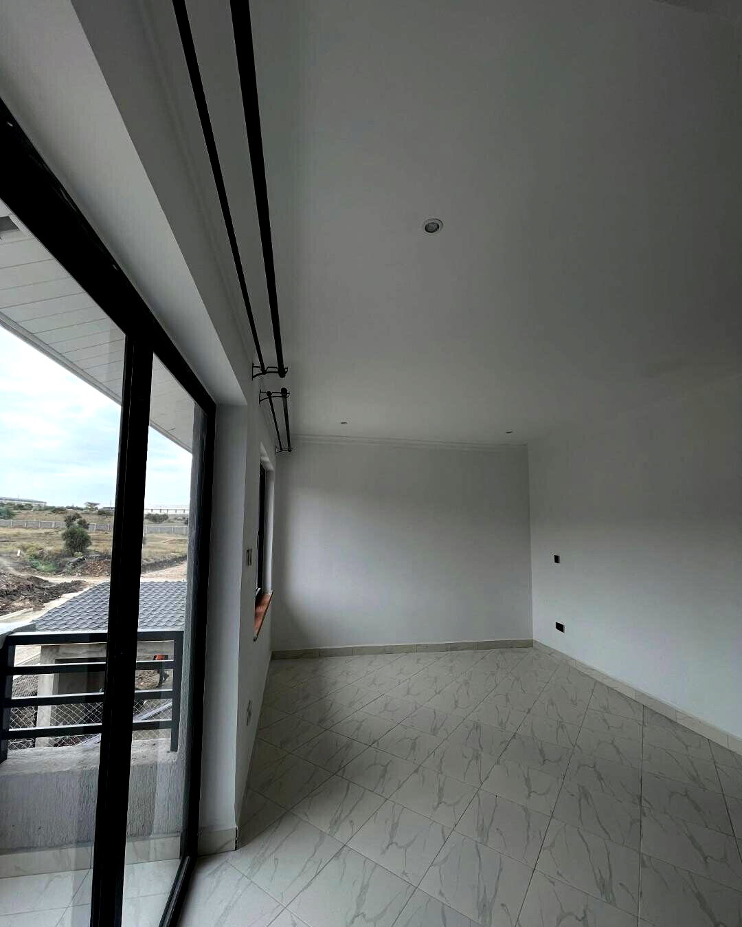 3BR Semi-Detached Maisonette with Private Garden & DSQ - Lukenya