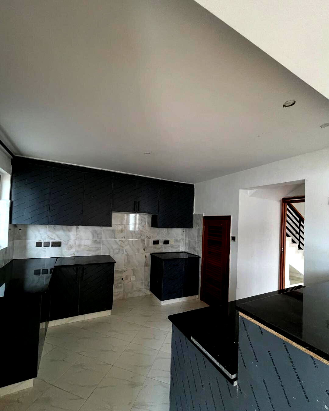 3BR Semi-Detached Maisonette with Private Garden & DSQ - Lukenya
