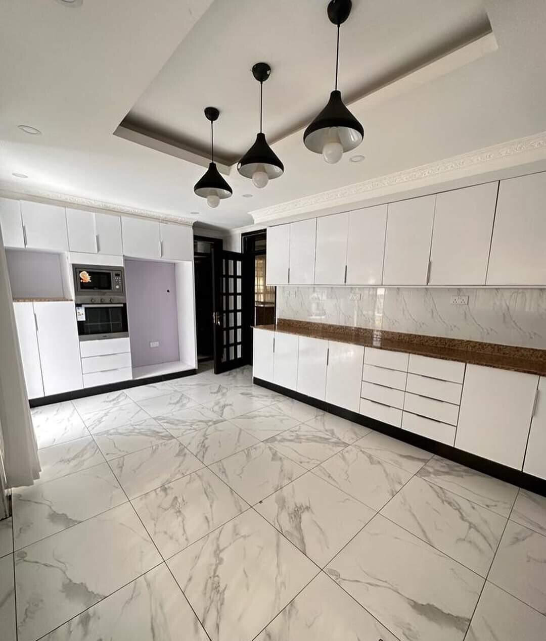 7-Ensuite White House Villa with DSQ & Gym – Karen