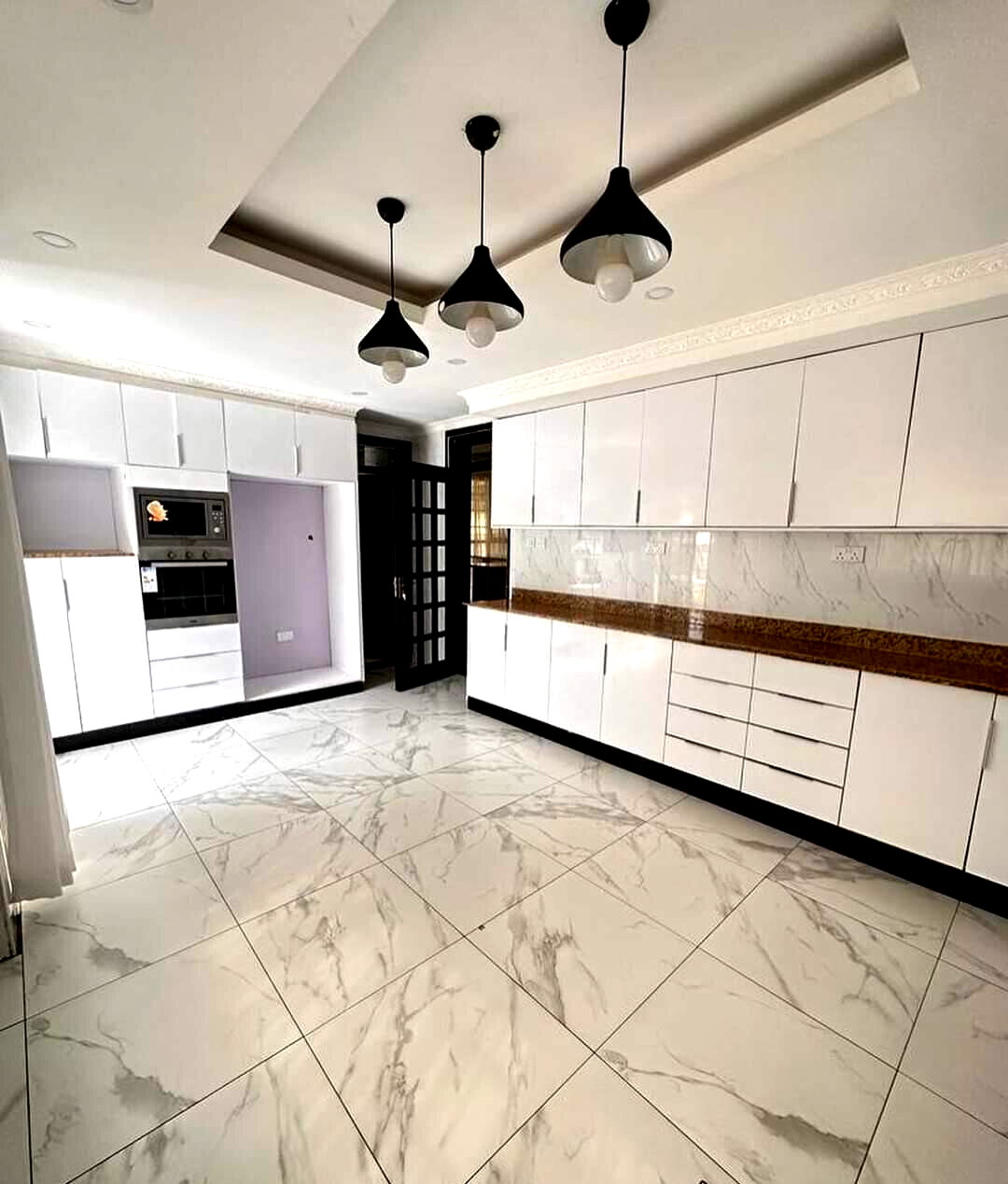 7-Ensuite White House Villa with DSQ & Gym – Karen
