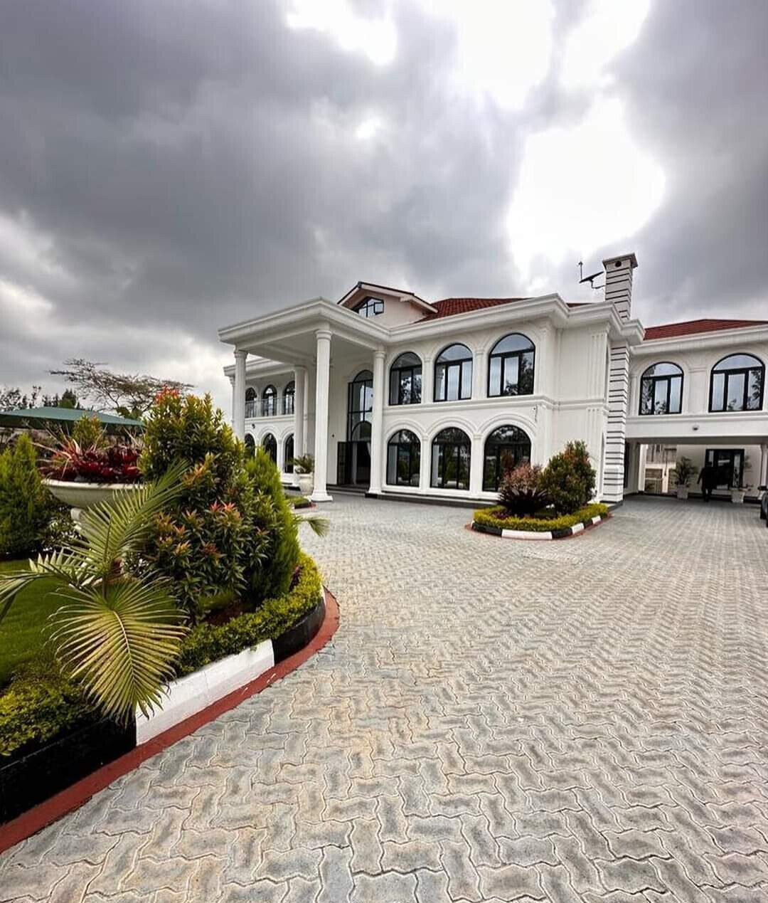 7-Ensuite White House Villa with DSQ & Gym – Karen