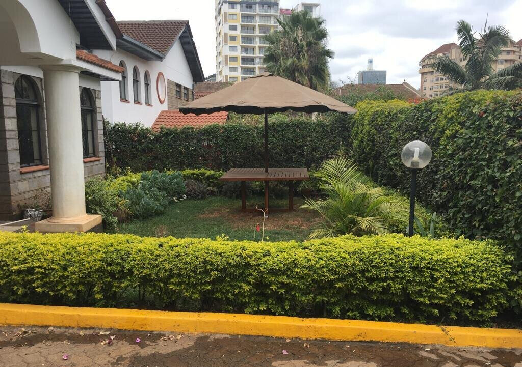 Private-Gate Townhouse with Garden & 3 Parking - Spring Valley
