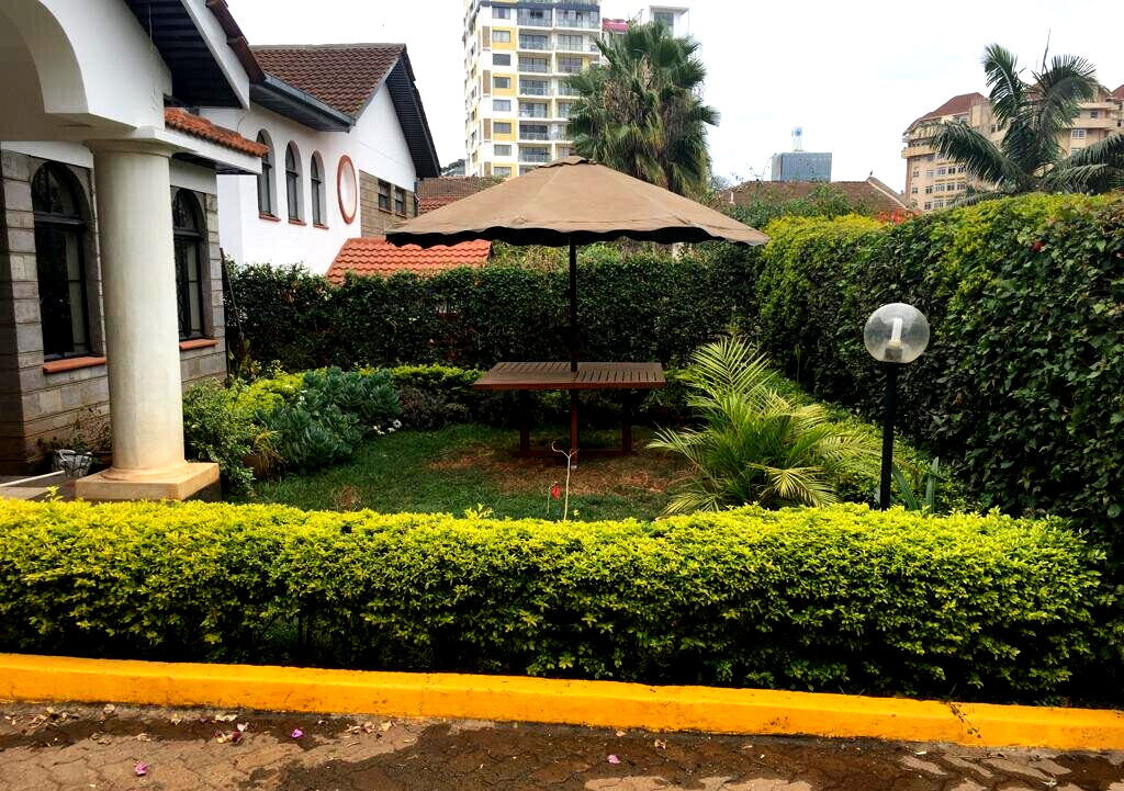 Private-Gate Townhouse with Garden & 3 Parking - Spring Valley