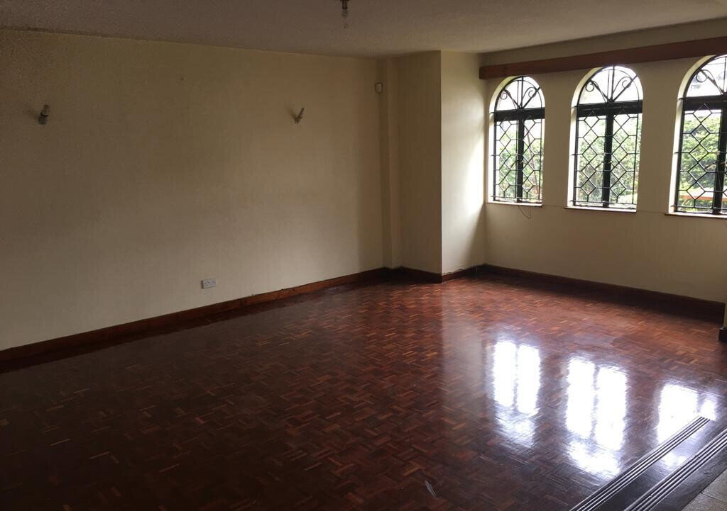 Private-Gate Townhouse with Garden & 3 Parking - Spring Valley