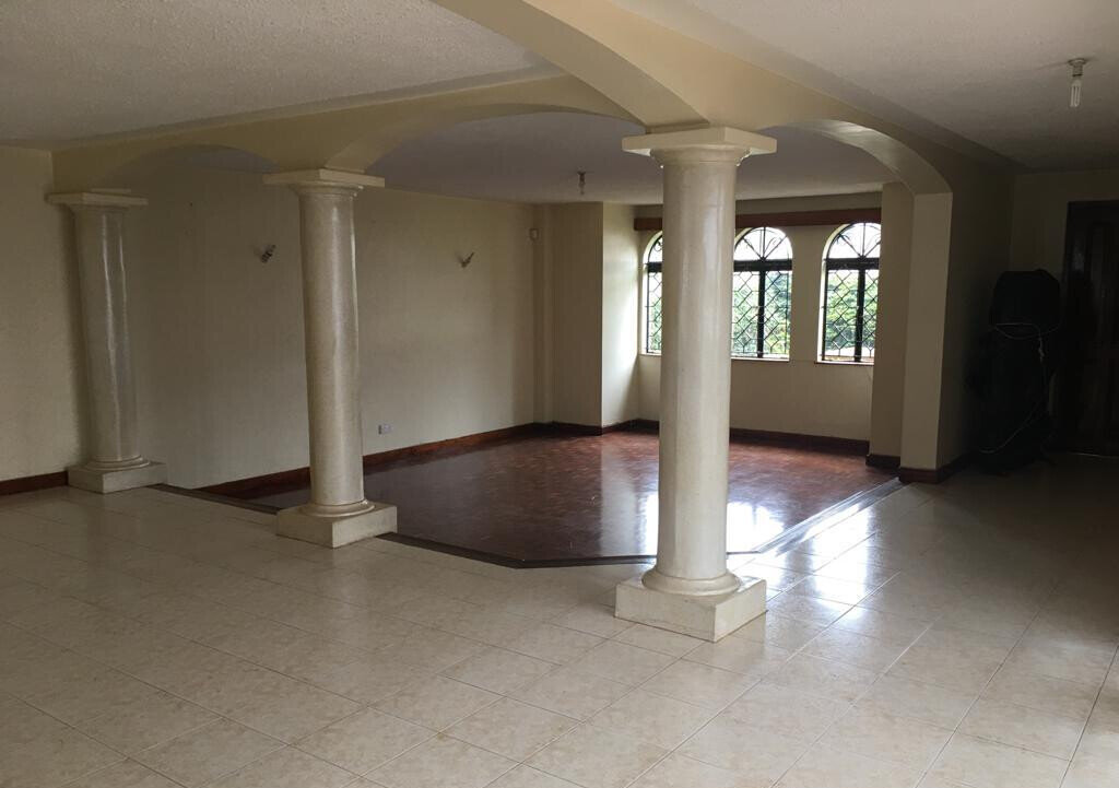 Private-Gate Townhouse with Garden & 3 Parking - Spring Valley