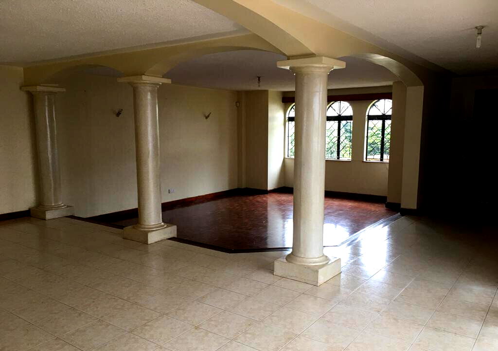 Private-Gate Townhouse with Garden & 3 Parking - Spring Valley