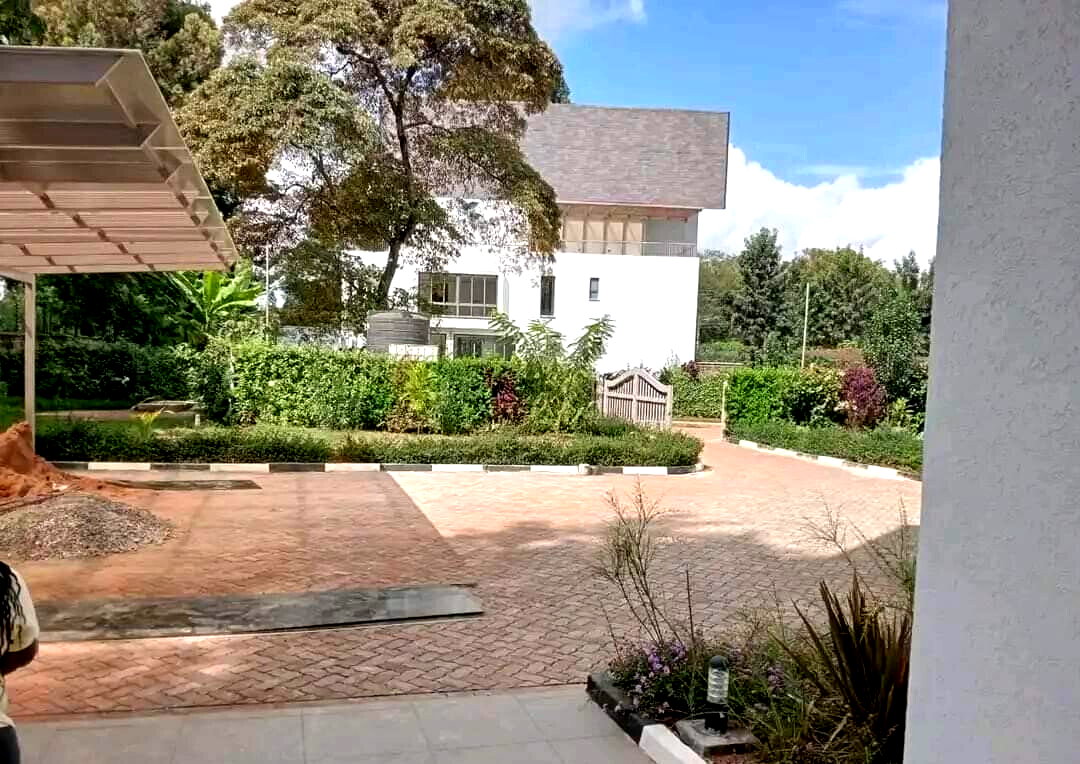 Brand-New 5-Ensuite Townhouse with Pool – Karen