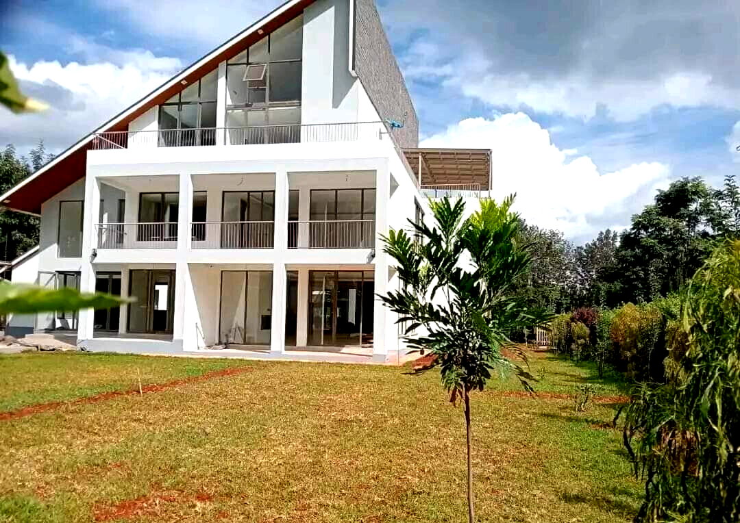 Brand-New 5-Ensuite Townhouse with Pool – Karen