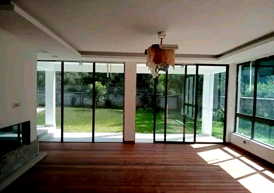 Brand-New 5-Ensuite Townhouse with Pool – Karen